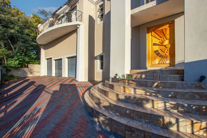 Florauna House For Sale: 4 beds, 3 baths, balconies, security, near amenities.