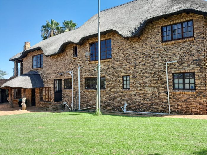 Kameeldrift East Small Holding For Sale: 5 beds, pool, stables, granny flat.