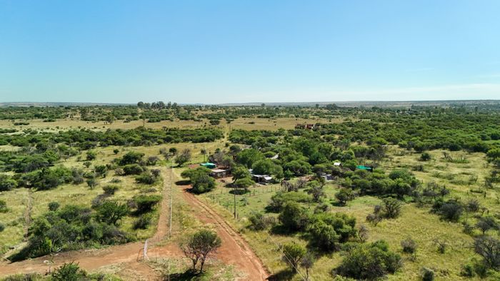 For Sale: Spacious 5-bedroom house in Roodeplaat with pool, cottage, and borehole.