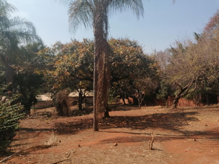 Vacant Land Residential For Sale in Florauna, 1817m² near amenities.