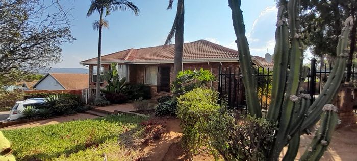 Duet For Sale in Faerie Glen: 4 Bedrooms, Double Garage, Low Maintenance Garden.