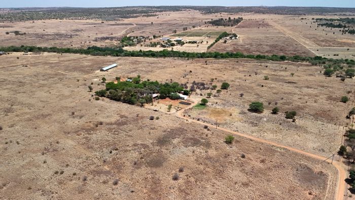 For Sale: Fairfield Small Holding with arable land, borehole, and spacious home.