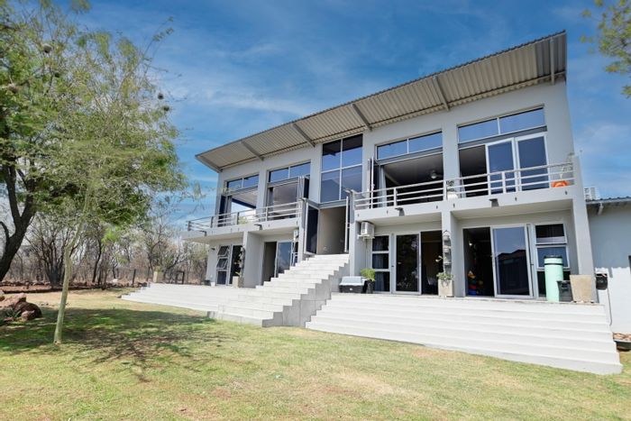 For Sale: House in Sable Hills with pool, views, and spacious open-plan living.