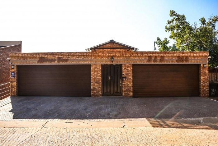 For Sale: 10-bedroom guest house in Sinoville with pool, garden, and ample parking.