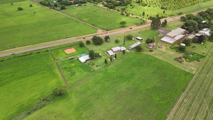 Rietvallei AH Small Holding For Sale: Spacious land, water access, income-generating flats.