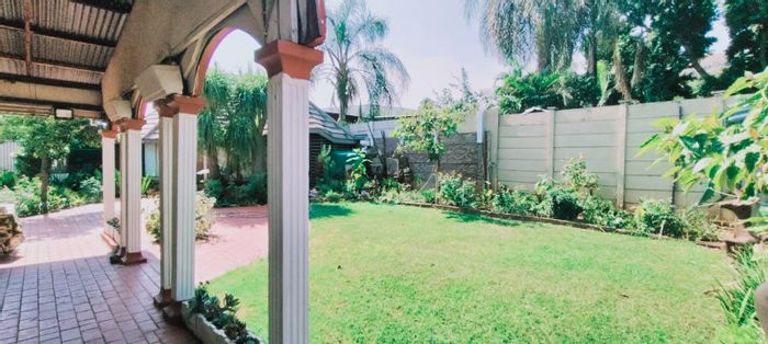 For Sale: Spacious 4-Bedroom House with Flat, Garden, and Parking in Mountain View.