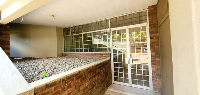 Office To Rent in Louis Trichardt Central: Reception, 3 offices, boardroom, kitchen.