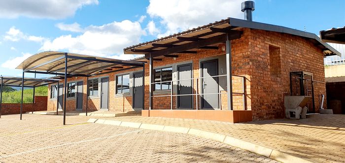New Apartment To Rent in Louis Trichardt Central with communal kitchen and braai area.