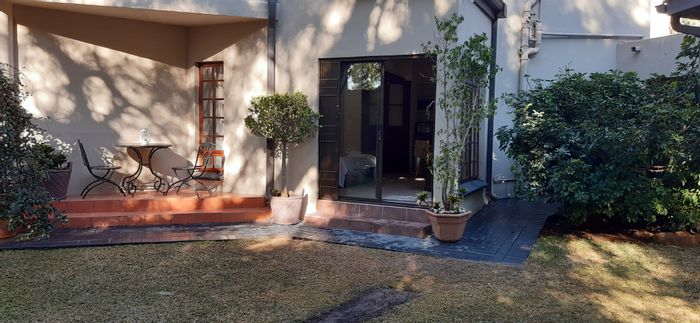 Flat to Rent in Brooklyn: Furnished, garden, utilities included, embassy security.