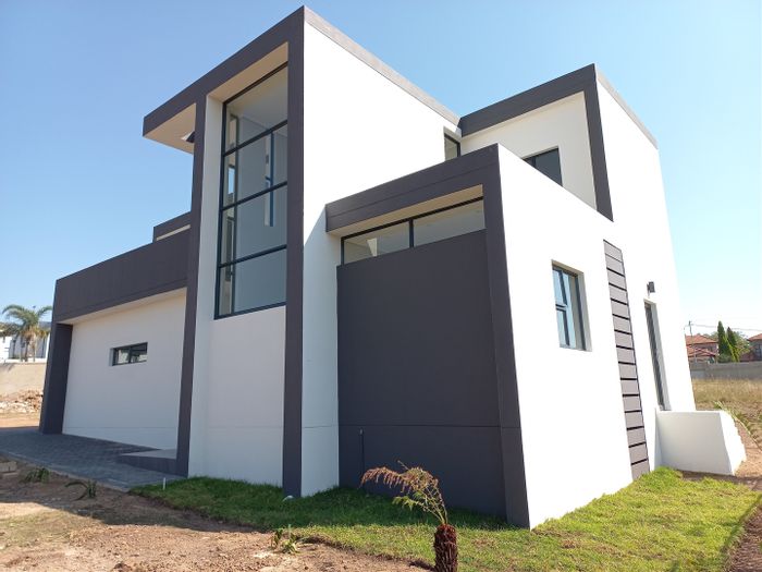 Kengies House For Sale: 3 bedrooms, study, patio, double garage, secure estate.