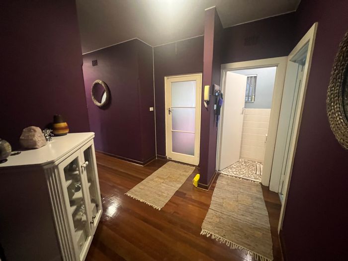 Pelham Townhouse For Sale: 3 bedrooms, garden cottage, secure fenced yard.