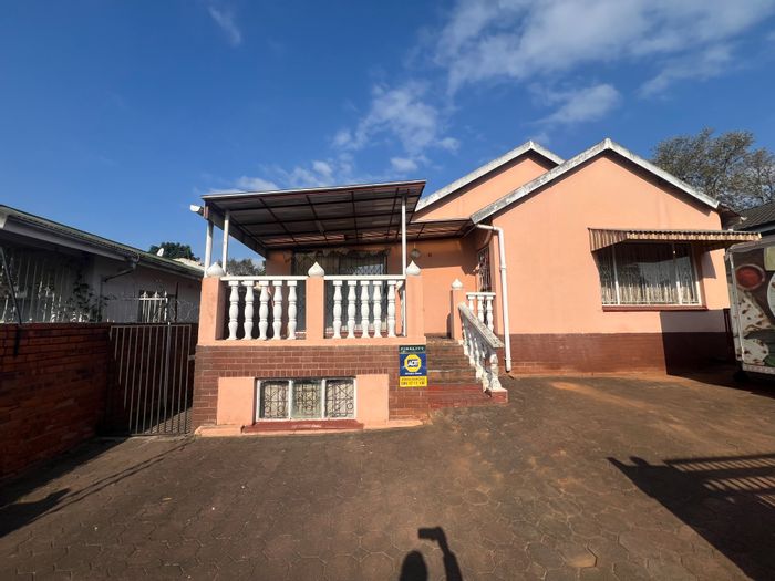 Northdale House For Sale: 4 bedrooms, flatlet, courtyard, secure parking, and balcony.