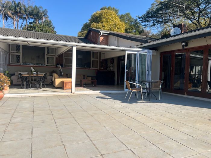 Athlone House For Sale: 4 bedrooms, garden, cottage, security features, ample parking.