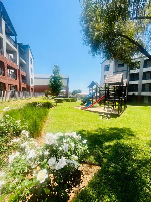 2-Bedroom Apartment To Rent in Carlswald Estate with Pool, Gym, and Balcony.