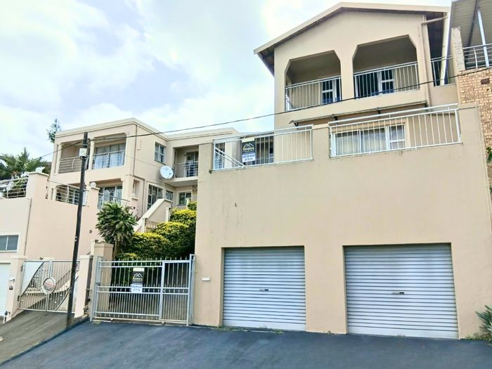 For Sale: House in Risecliff with 4 bedrooms, dual living options, and garage.