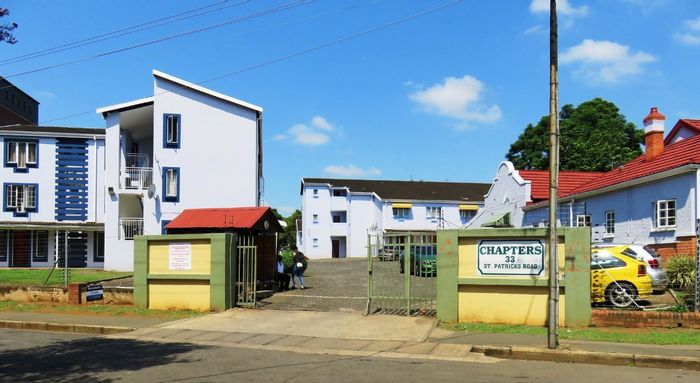 1 Bedroom Flat For Sale in Scottsville with communal pool and braai area.