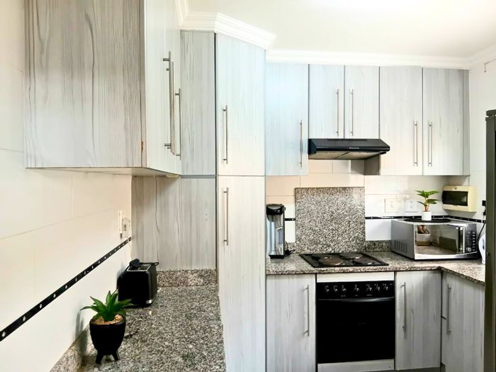 Croftdene House For Sale: 3 Bedrooms, flatlet, pet-friendly, close to amenities.