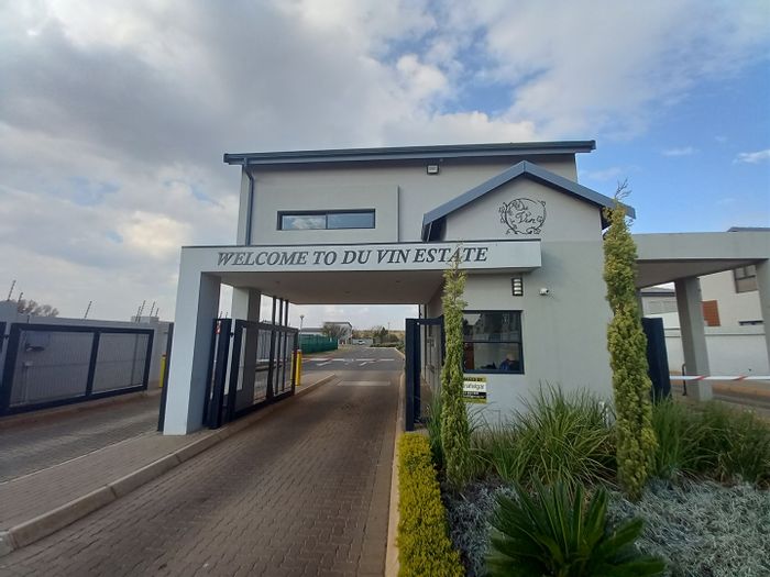 Raslouw Apartment For Sale: 2 beds, 2 baths, secure estate, near amenities.