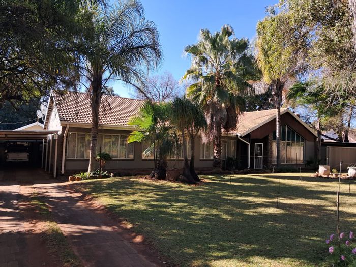 Spacious 5-bedroom house with granny flat, pool, and borehole in Protea Park For Sale.