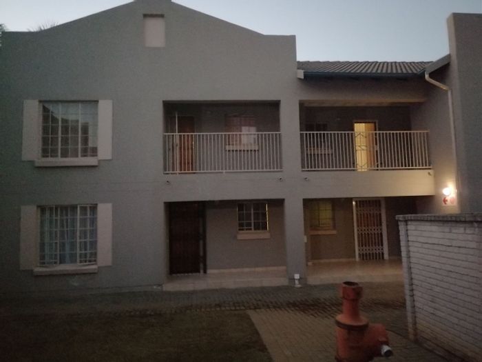 Waterval East Flat To Rent: 2 Bedrooms, 2 Bathrooms, Balcony, Garage, Carport.