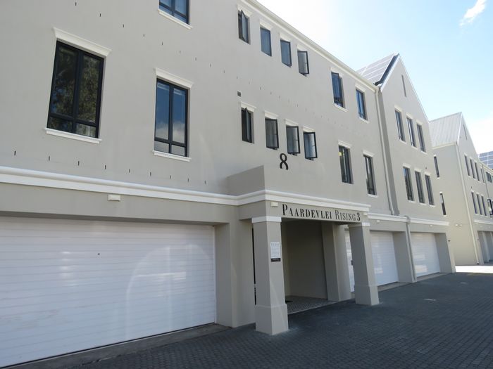 Office To Rent in Paardevlei: Boardroom, air-conditioning, backup power, shared amenities.