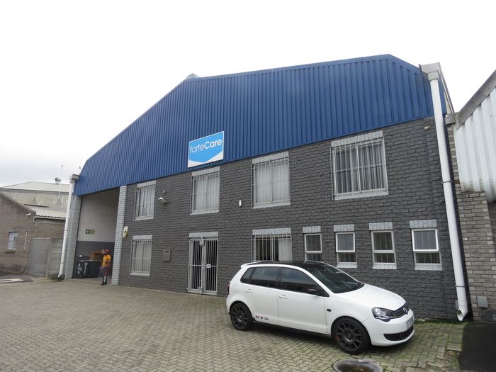 Industrial Warehouse To Rent in Okavango Park: 652m2, Offices, High Roller Door.