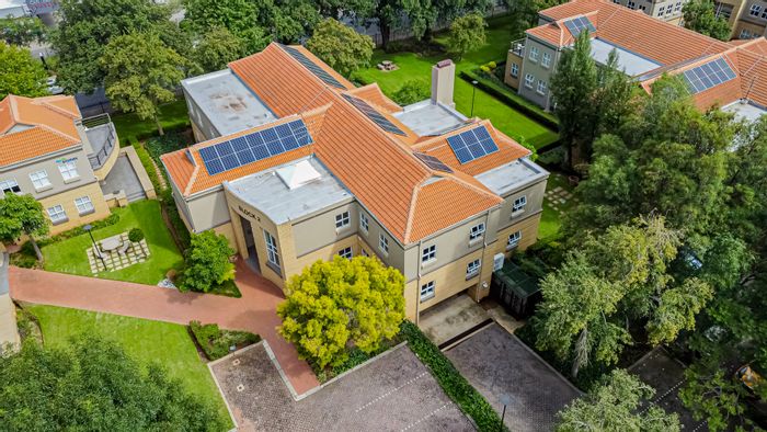 Ferndale Office To Rent: 244m² suite with patio, kitchen, and security features.