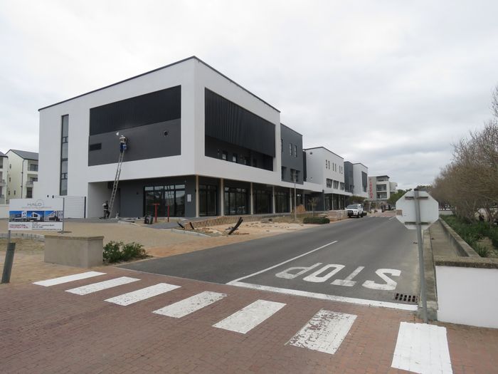Commercial medical suites in Paardevlei, to rent with ample parking and security.