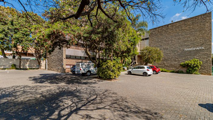 Office to Rent in Ferndale: Flexible spaces, parking, air conditioning, and fibre connectivity.