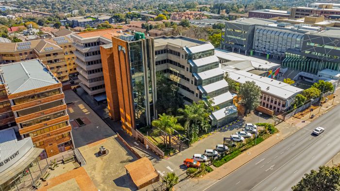 Ferndale Office To Rent: 1,100 m² with security, parking, and flexible layouts.