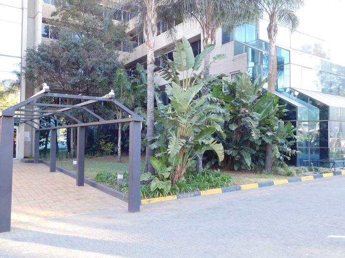 Spacious Ferndale office to rent with 24/7 security and flexible layout options.