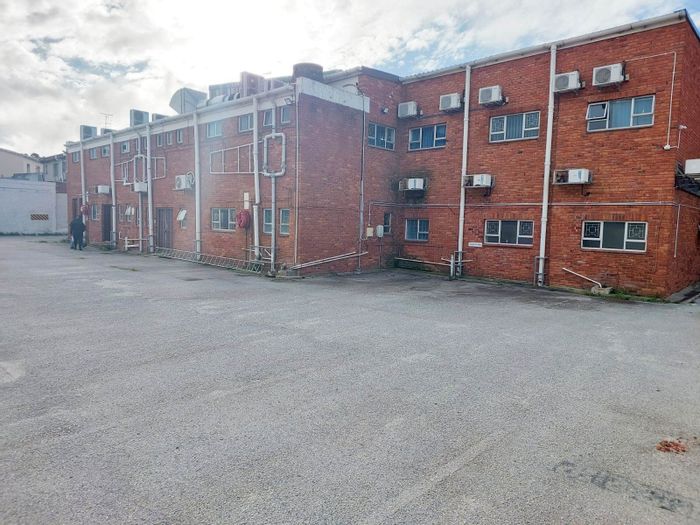 Office Space To Rent in Richmond Hill: Customizable, secure parking, flexible floor options.