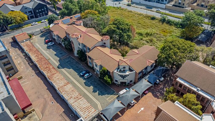 For Sale: 327 m² Office in Ferndale with solar power, parking, and fibre.