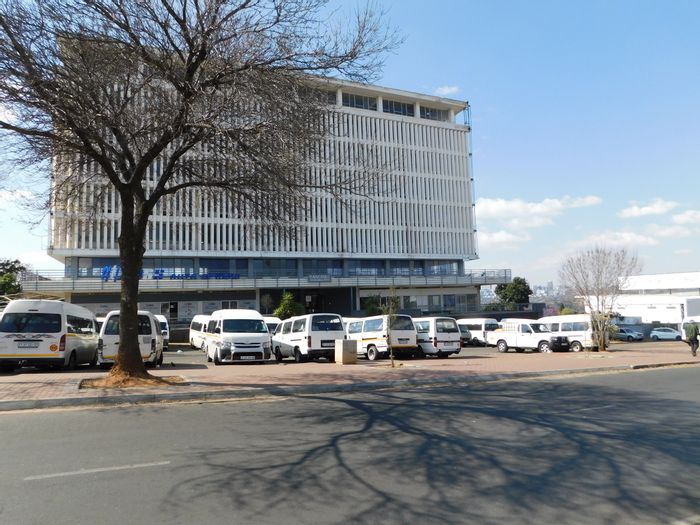 Bordeaux Office To Rent: 3,752 m², parking, lifts, security, flexible space options.