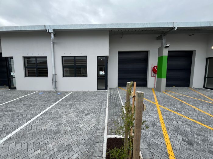 115m² Industrial unit to rent in Montague Gardens with secure parking and 24/7 access.