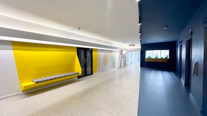 Expansive 663m2 office in Cape Town City Centre, adaptable layout, 24-hour security.