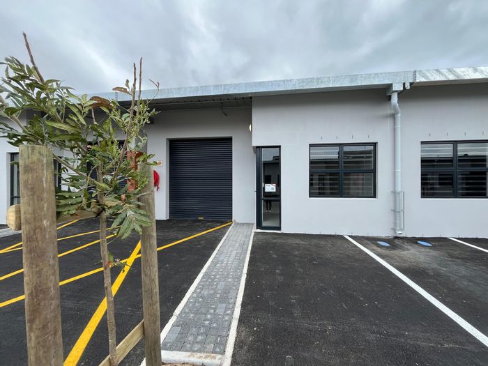 115m² industrial warehouse in Montague Gardens, secure parking, 24-hour access. To Rent.