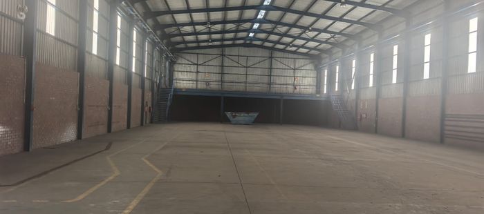 Industrial Facility To Rent in Oos Einde: 1,544 sqm with overhead crane access.