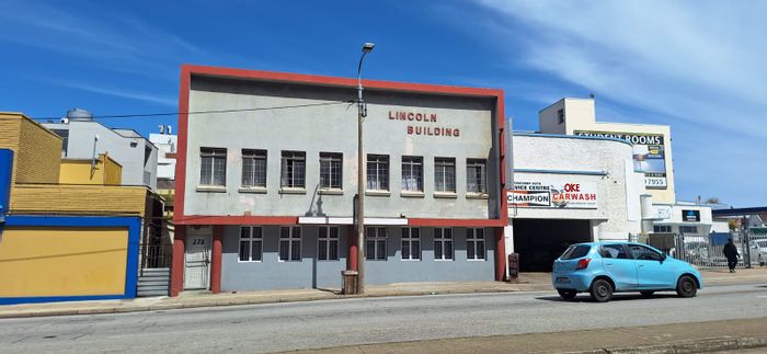 Gqeberha Central Apartment For Sale: 11 rooms, furnished, ideal student accommodation opportunity.