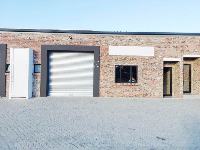 Industrial Space to Rent in Fairview: Warehouse, kitchenette, secure parking, solar access.