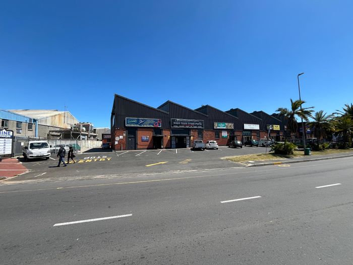 Industrial unit to rent in Montague Gardens with secure storage and office space.