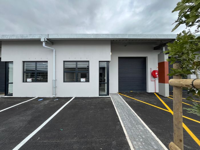 Industrial unit to rent in Montague Gardens with secure parking and 24-hour access.