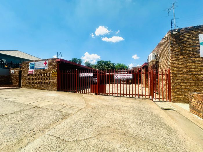 Commercial Property To Rent in Alberton North | Dual Units, High Visibility, Parking Available