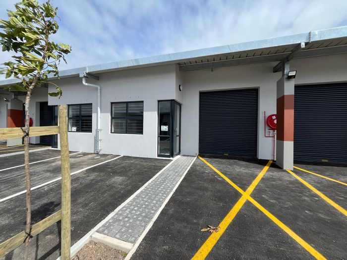 121m² industrial unit to rent in Montague Gardens with 24/7 security access.