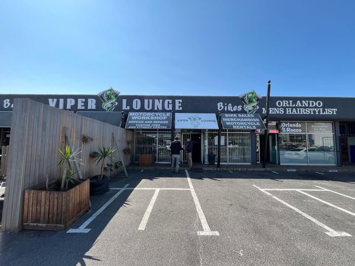 Beachfront Business To Rent: 120m² retail space with high visibility and foot traffic.