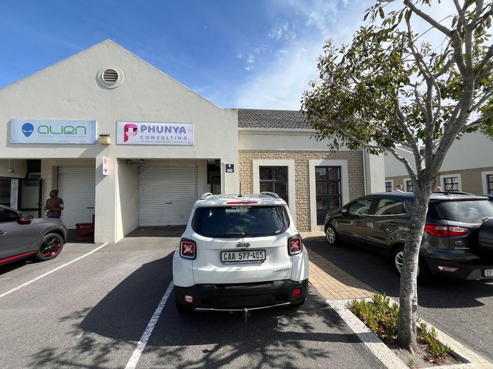 Industrial Unit To Rent in Montague Gardens: 102m² with offices, storage, and security.