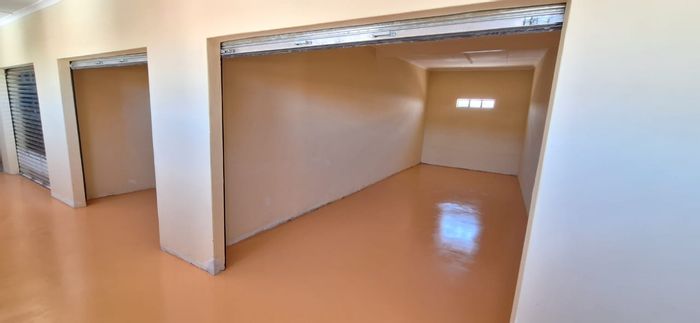 Retail units for rent in Bethelsdorp: secure, prepaid electricity, convenient access.