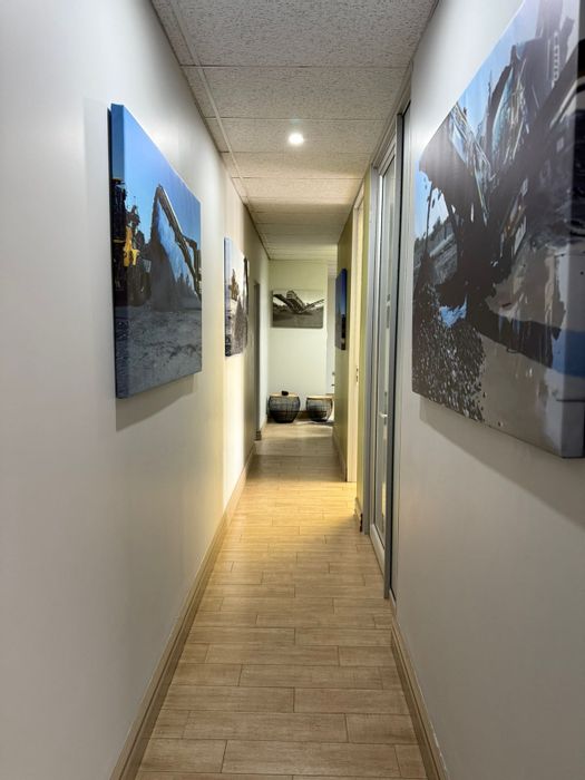 Office To Rent in Melodie: 75 m², access control, 3 parking bays available.