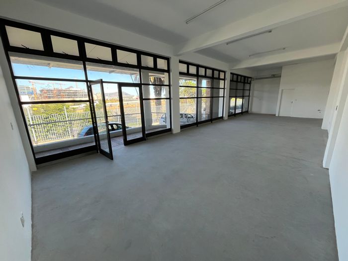 Maitland Business Unit To Rent: 81m2, M5 exposure, adaptable layout, secure park.