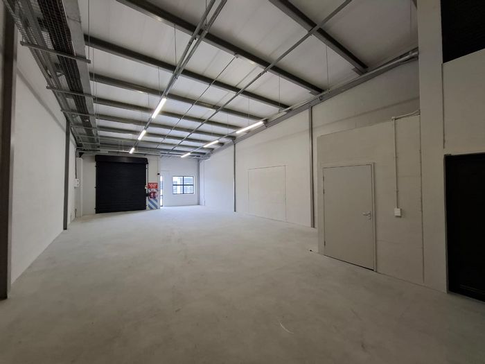To Rent: 123m² Industrial Unit in Montague Gardens with secure access and amenities.